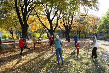Folytatódnak a nordic walking és futóedzések, valamint a nyitott tornatermi programok